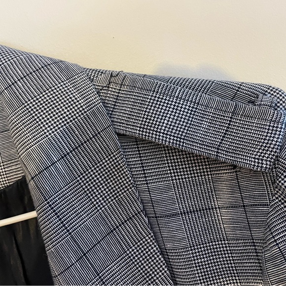 Prince of Wales Checked Trench-coat. EC size 18 - Picture 9 of 10